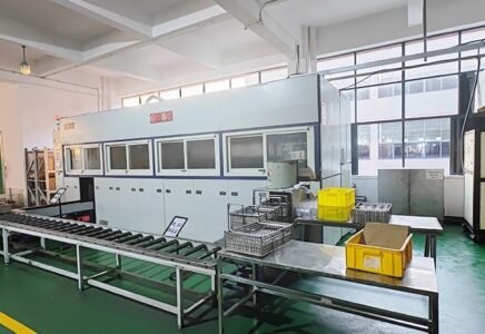 Environmentally friendly hydrocarbon cleaning machine