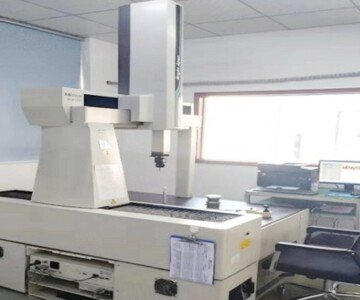 Mitutoyo fully automatic coordinate measuring machine